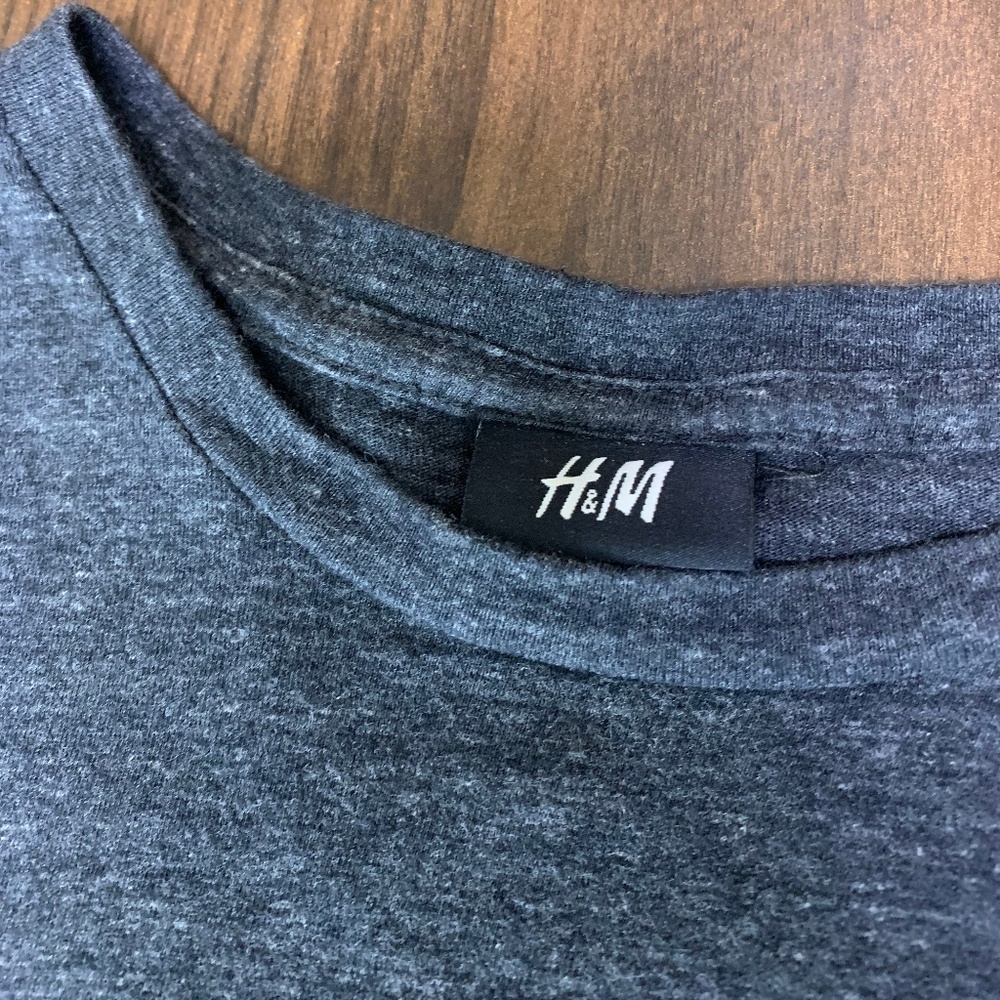 Authentic H&M Tee - Picture 2 of 4
